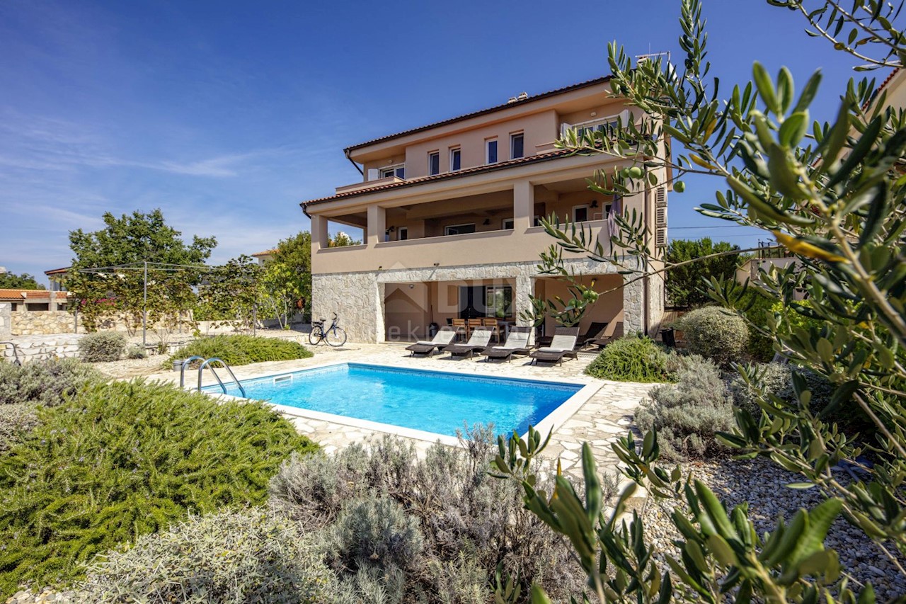 ISOLA DI KRK, LINARDIĆI - Casa con piscina e vista mare