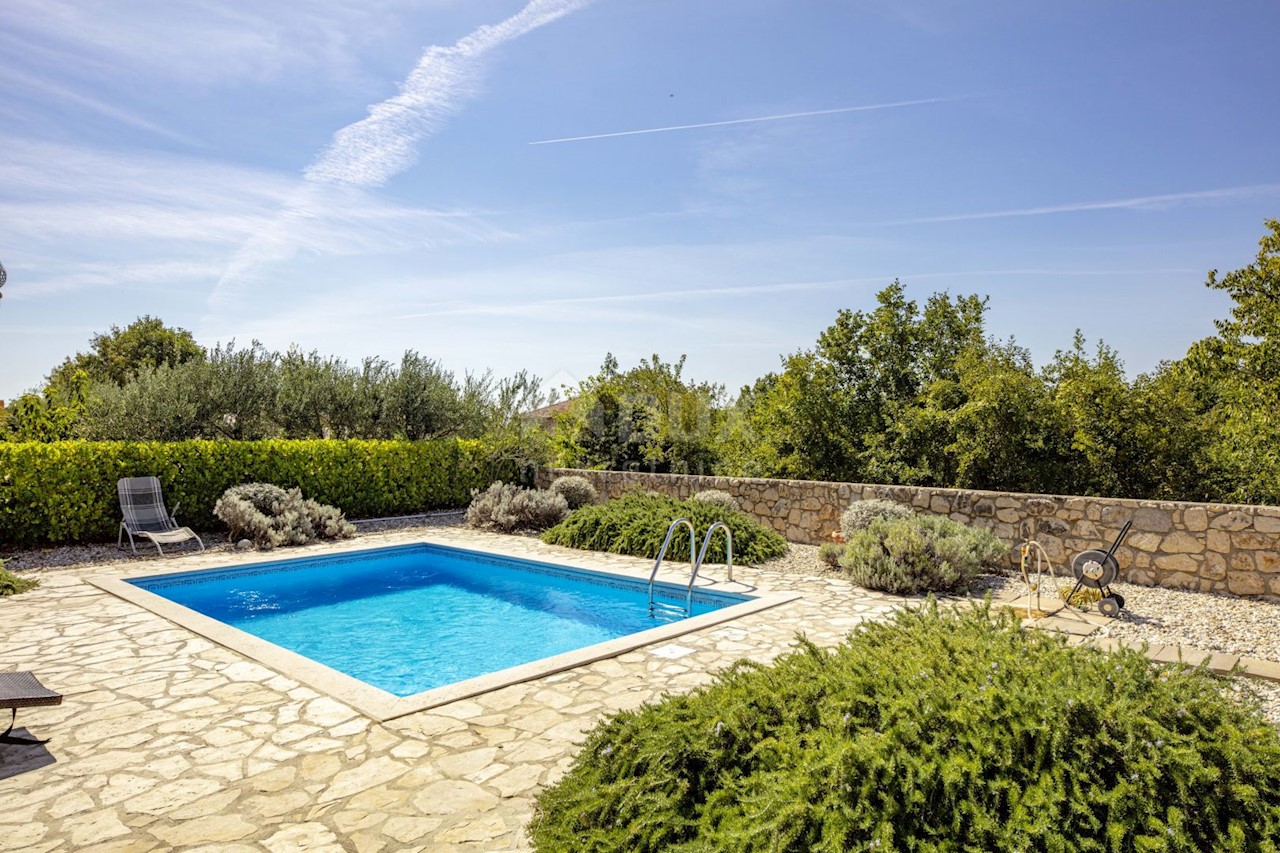 ISOLA DI KRK, LINARDIĆI - Casa con piscina e vista mare