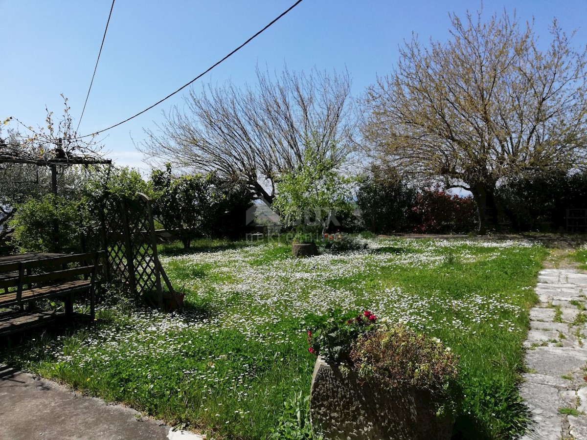 ISTRIA, BUJE - Casa in pietra con bella vista