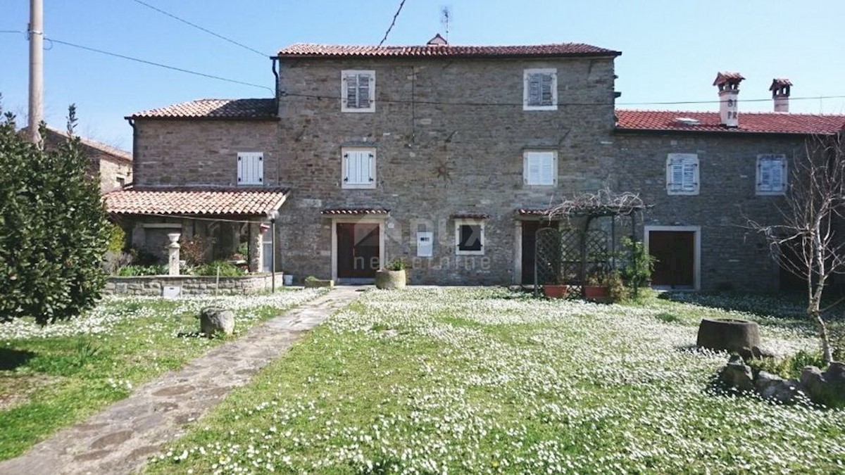 ISTRIA, BUJE - Casa in pietra con bella vista