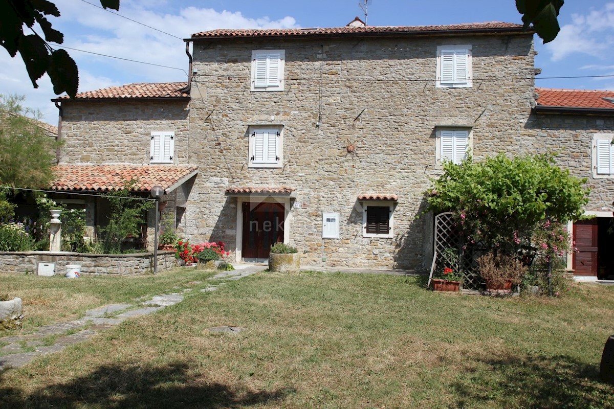 ISTRIA, BUJE - Casa in pietra con bella vista