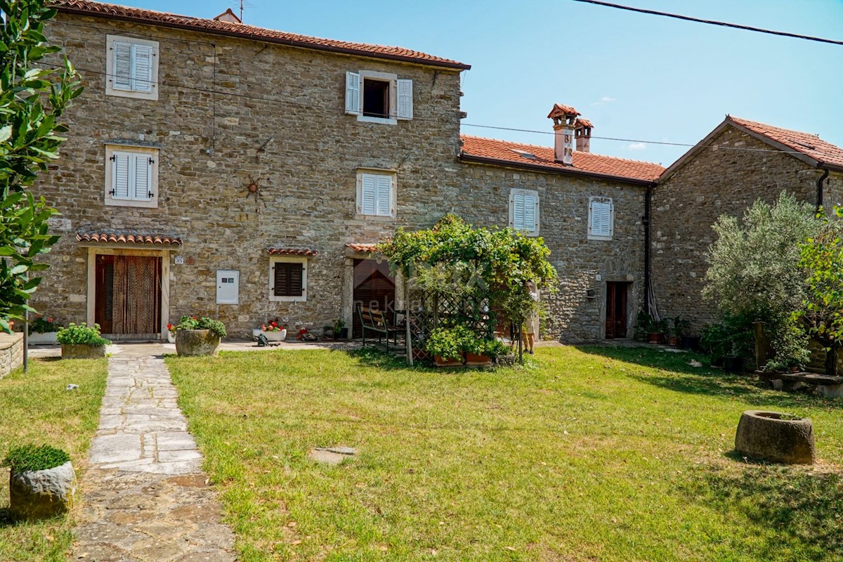 ISTRIA, BUJE - Casa in pietra con bella vista