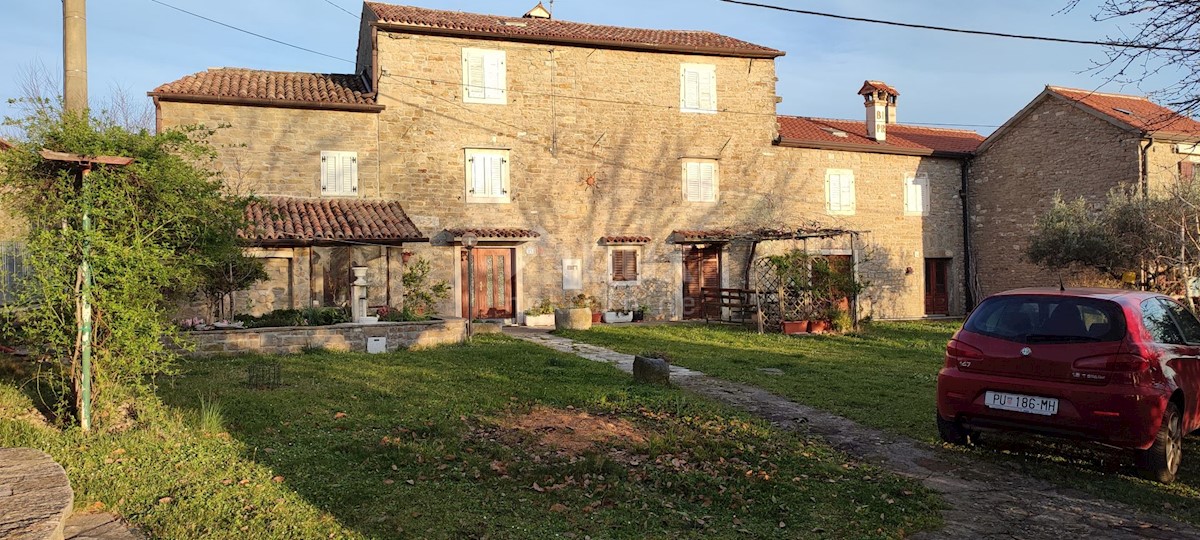 ISTRIA, BUJE - Casa in pietra con bella vista