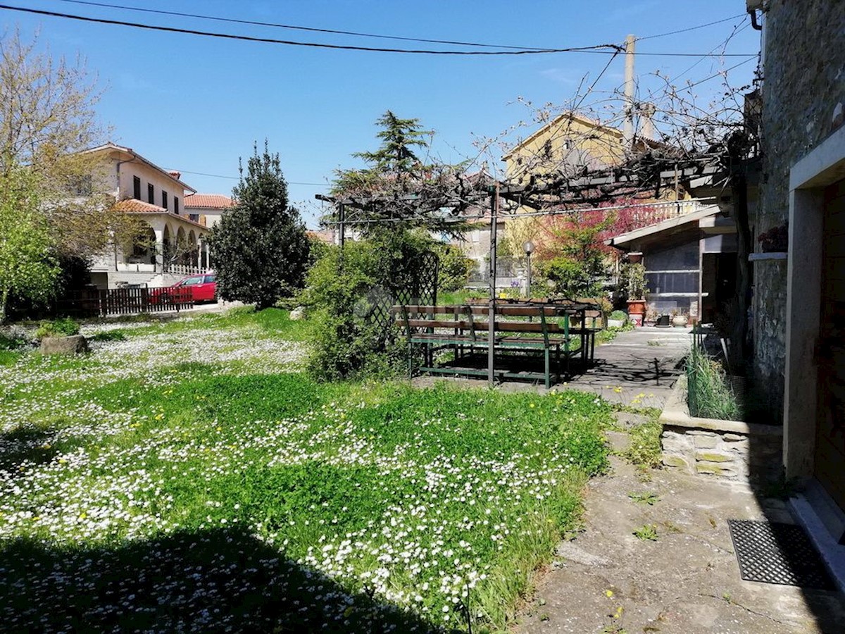 ISTRIA, BUJE - Casa in pietra con bella vista