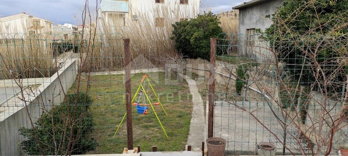 ISOLA DI PAG - Casa con ampio giardino