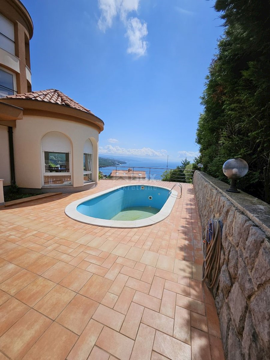 OPATIJA - appartamento 3 camere da letto + soggiorno 230m2 con vista mare e piscina + ambiente 250m2