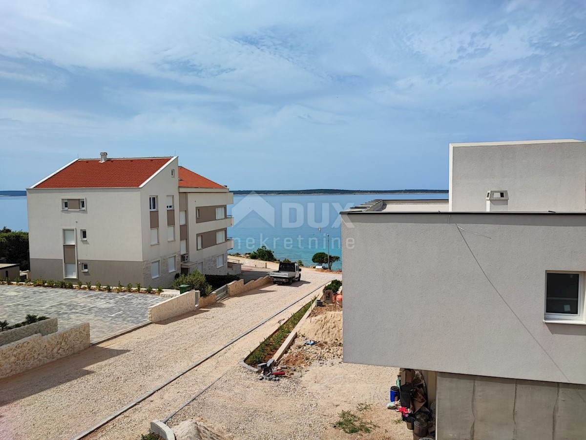 ISOLA DI PAG, MANDRE - appartamento di lusso con piscina in splendido edificio di nuova costruzione