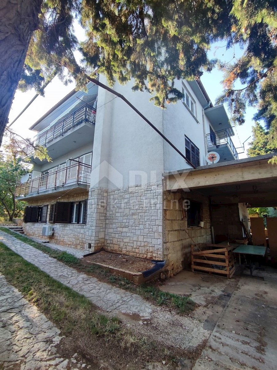 ISTRIA, PULA - Casa indipendente su Veli Vrh 400m2