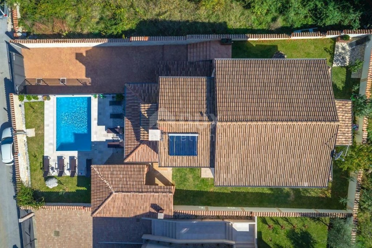 ISTRIA, POREČ - Casa con tre unità abitative e piscina