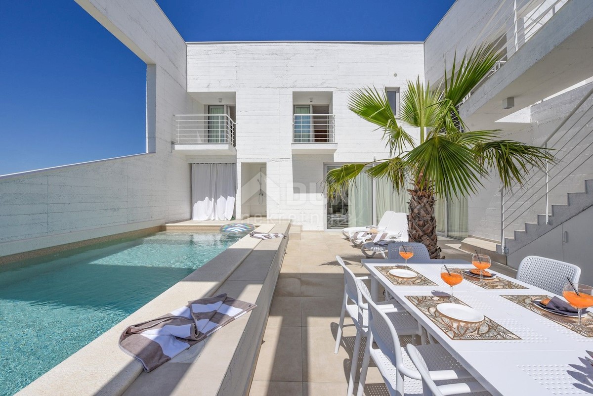 ZADAR, DEBELJAK - Lussuosa villa moderna con piscina e vista mare