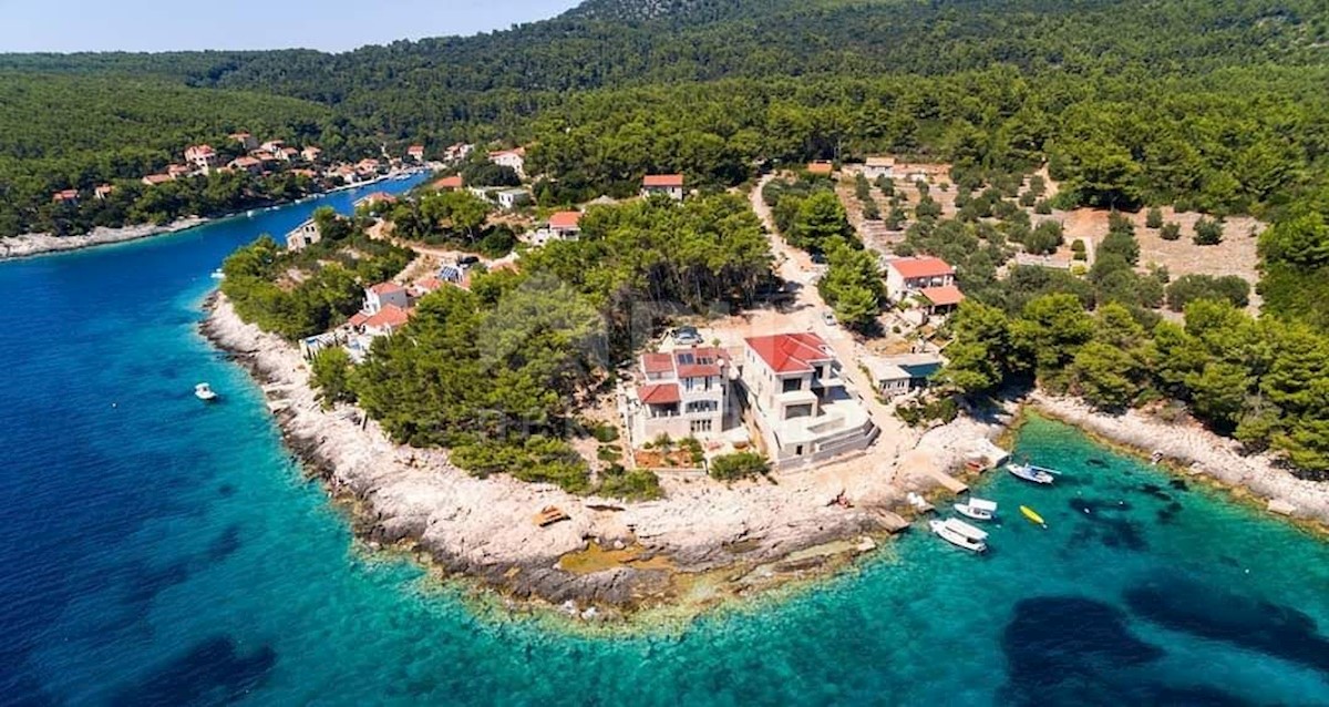 KORČULA - Casa in posizione esclusiva, prima fila sul mare