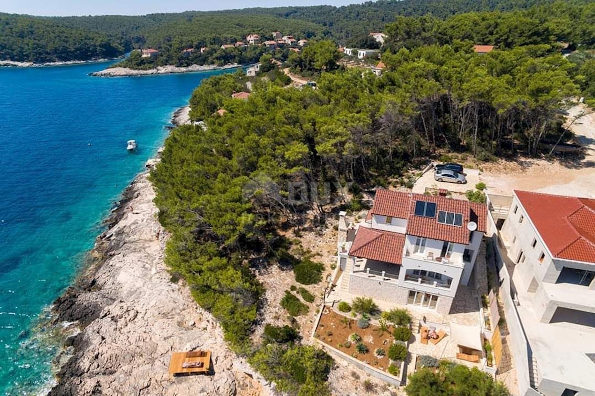 KORČULA - Casa in posizione esclusiva, prima fila sul mare