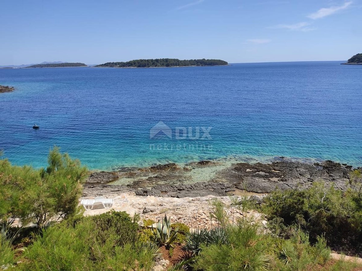 KORČULA - Casa in posizione esclusiva, prima fila sul mare