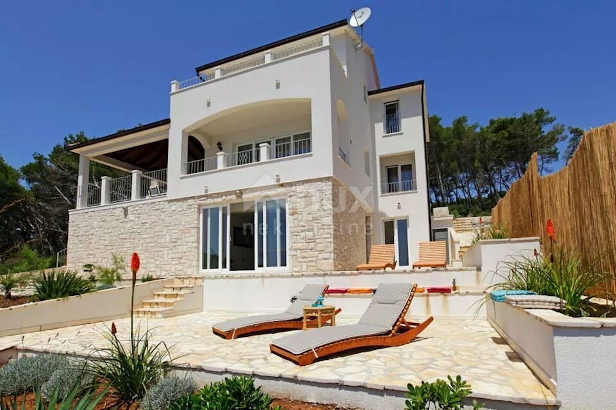 KORČULA - Casa in posizione esclusiva, prima fila sul mare