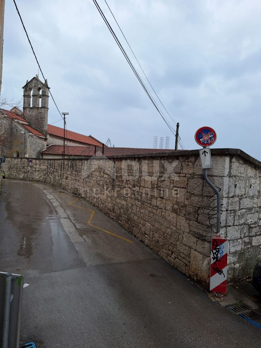 ISTRIA, PULA - Spazioso appartamento nel centro della città!