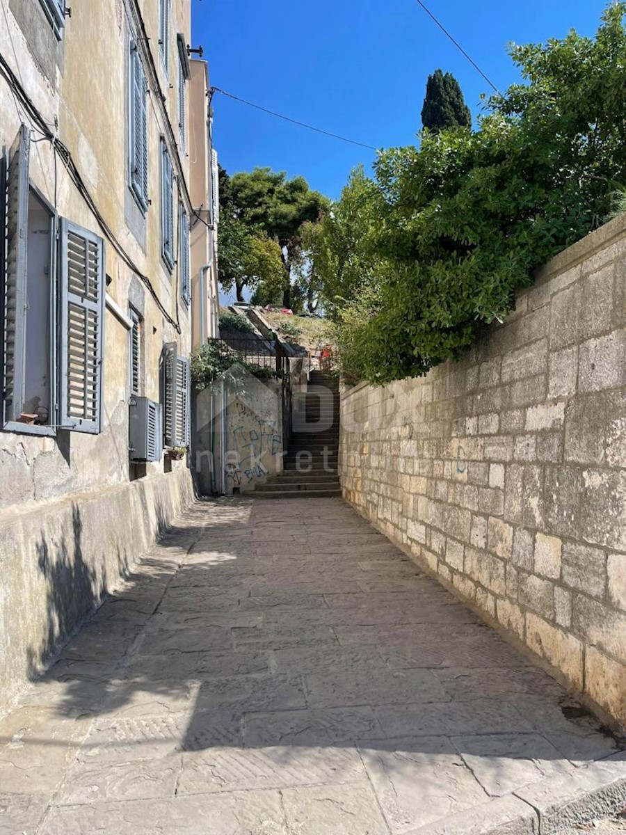 ISTRIA, PULA - Spazioso appartamento nel centro della città!