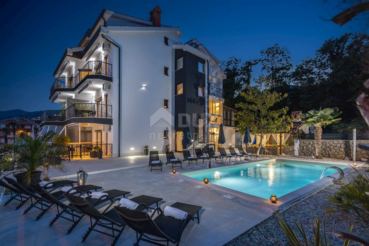 OPATIJA, IČIĆI - unico piano 190m2 in una strada tranquilla con piscina e vista mare