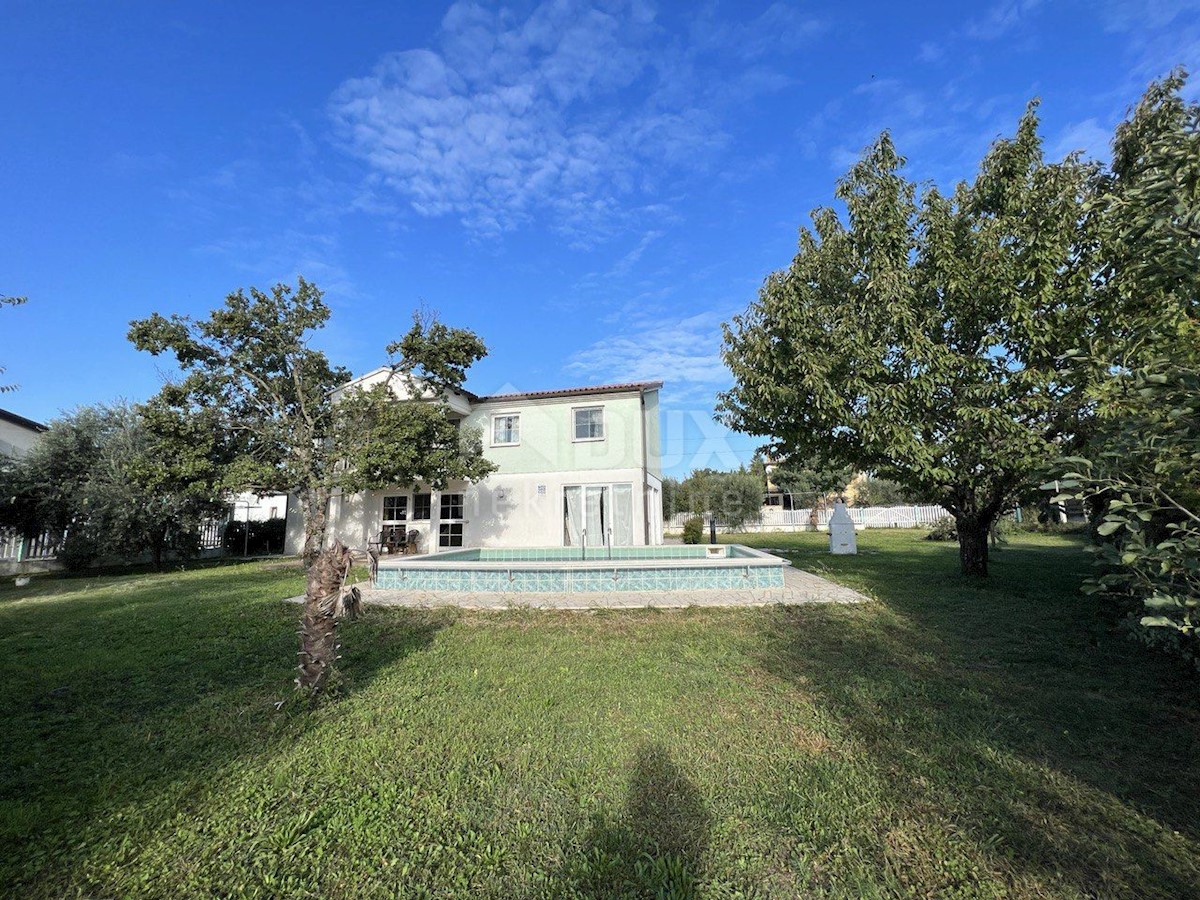 ISTRIA, BUJE - Casa con piscina vicino al confine sloveno