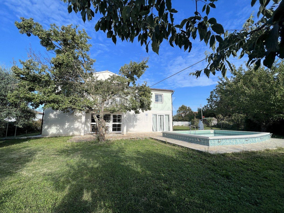 ISTRIA, BUJE - Casa con piscina vicino al confine sloveno