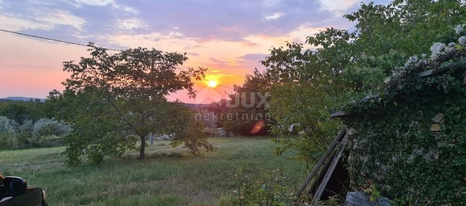 ISTRIA, OPRTALJ - Casa in pietra in una bellissima tenuta