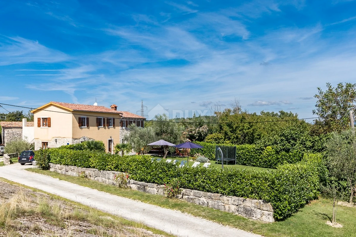 ISTRIA, PIĆAN - Casa in pietra d'Istria con piscina