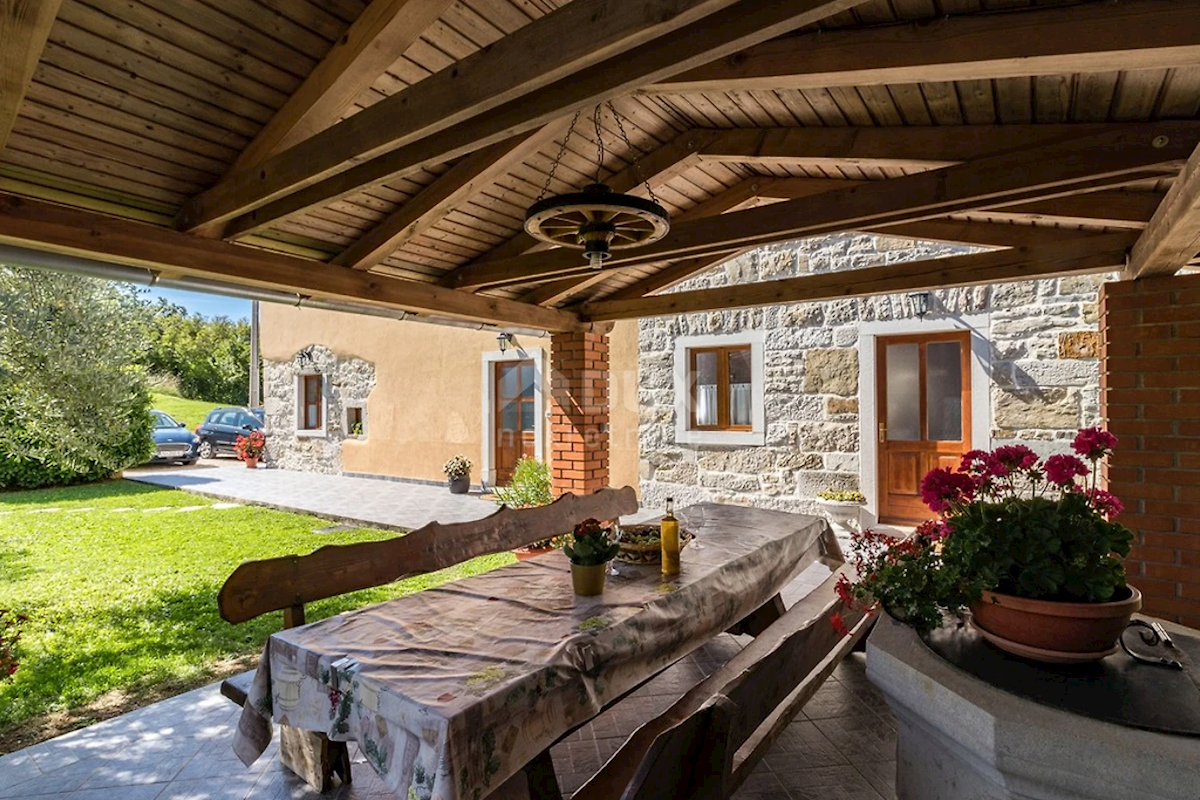 ISTRIA, PIĆAN - Casa in pietra d'Istria con piscina