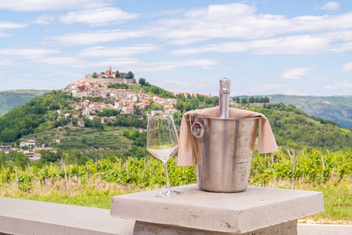 ISTRIA, MOTOVUN - Hotel in una posizione unica con un'offerta unica in Istria