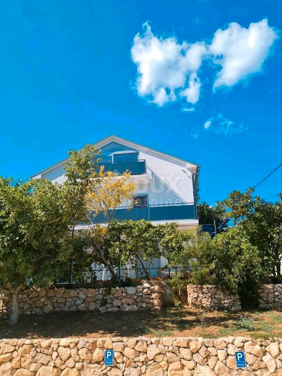 NOVI VINODOLSKI, BRIBIR - casa con tre appartamenti, vista e piscina