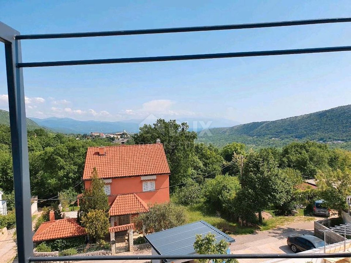 NOVI VINODOLSKI, BRIBIR - casa con tre appartamenti, vista e piscina