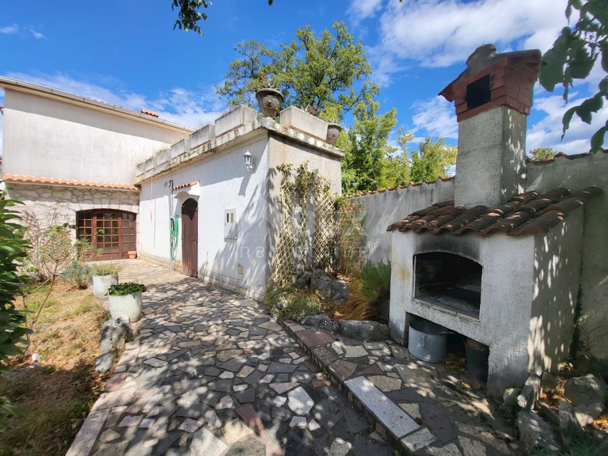 ISOLA DI KRK, KRAS - casa indipendente con giardino in posizione tranquilla