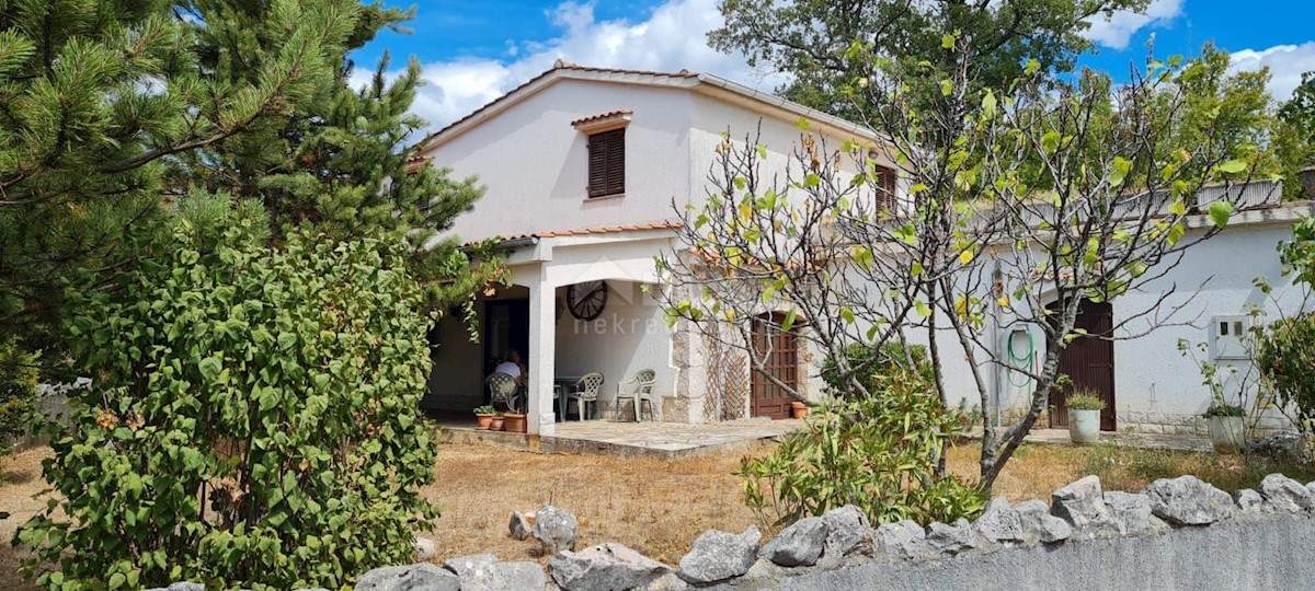 ISOLA DI KRK, KRAS - casa indipendente con giardino in posizione tranquilla