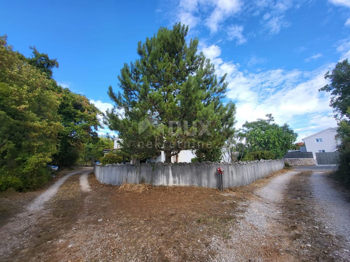 ISOLA DI KRK, KRAS - casa indipendente con giardino in posizione tranquilla