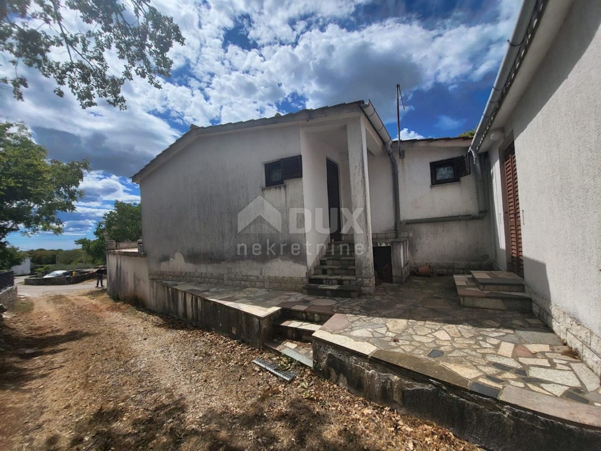 ISOLA DI KRK, KRAS - casa indipendente con giardino in posizione tranquilla