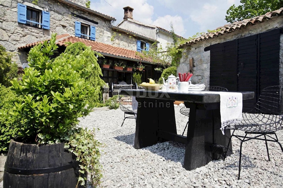 ISTRIA, ROČKO POLJE - Casa istriana ristrutturata con piscina