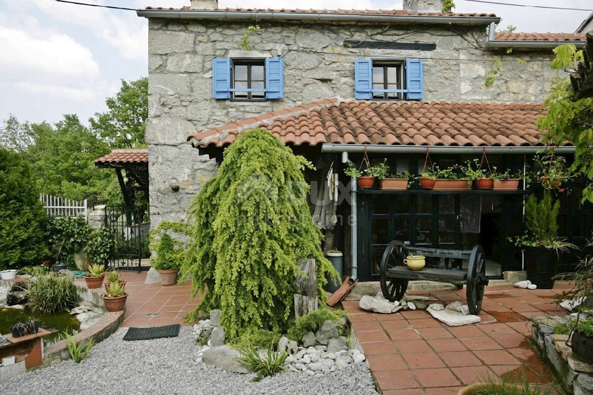 ISTRIA, ROČKO POLJE - Casa istriana ristrutturata con piscina