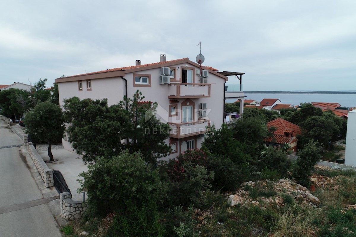 ISOLA DI PAG, MANDRE - Ampio condominio con vista sul mare