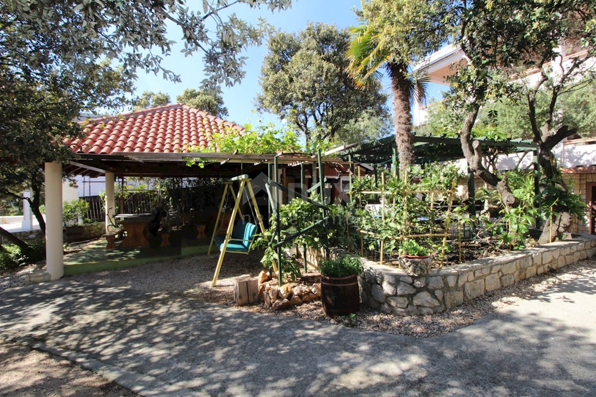 ISOLA DI PAG, MANDRE - Ampio condominio con vista sul mare