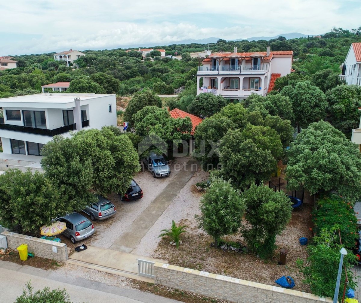 ISOLA DI PAG, MANDRE - Ampio condominio con vista sul mare