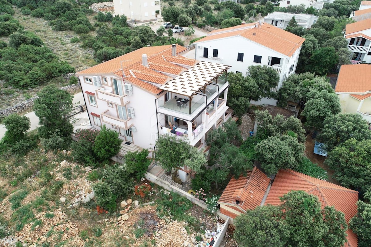 ISOLA DI PAG, MANDRE - Ampio condominio con vista sul mare