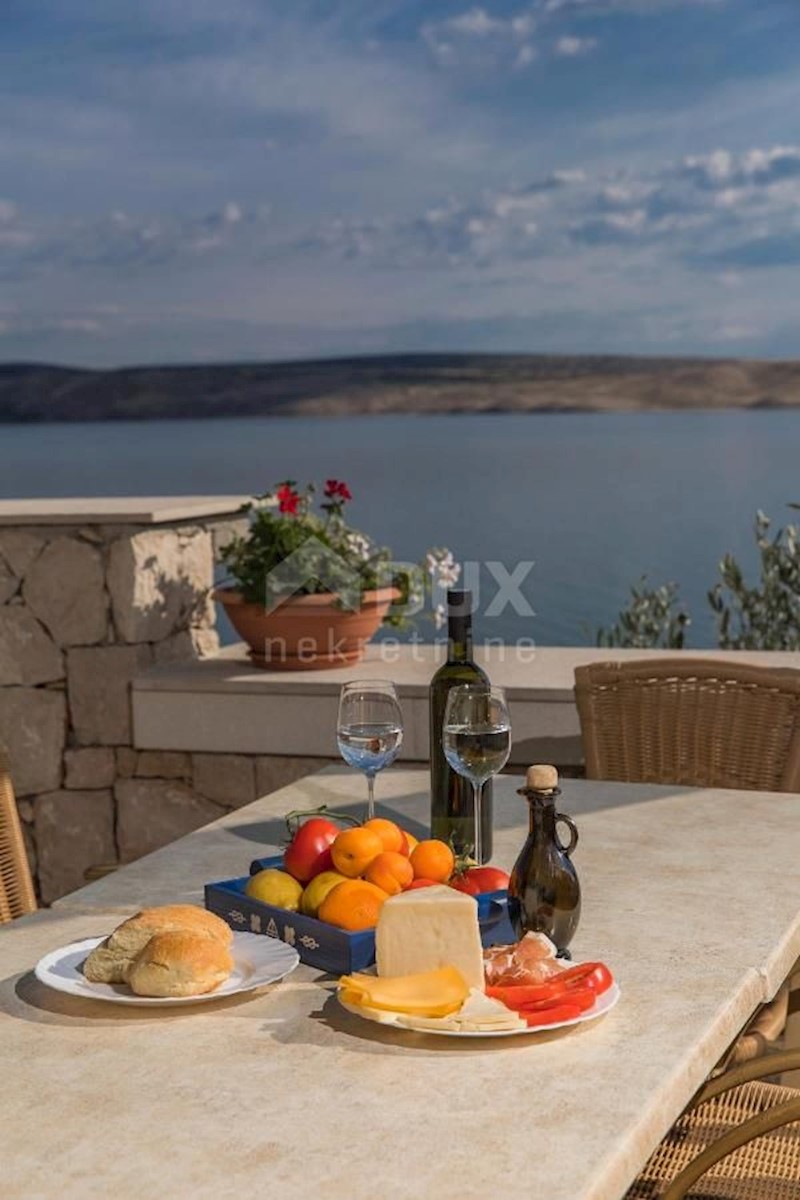 ISOLA DI PAG, VIDALIĆI - Spaziosa villa con appartamenti, 1a fila al mare