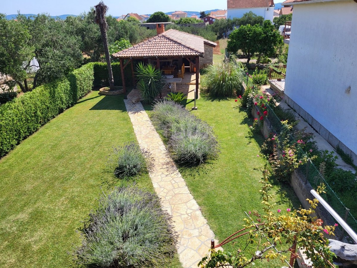 ZADAR, BIBINJE - casa vicino al mare