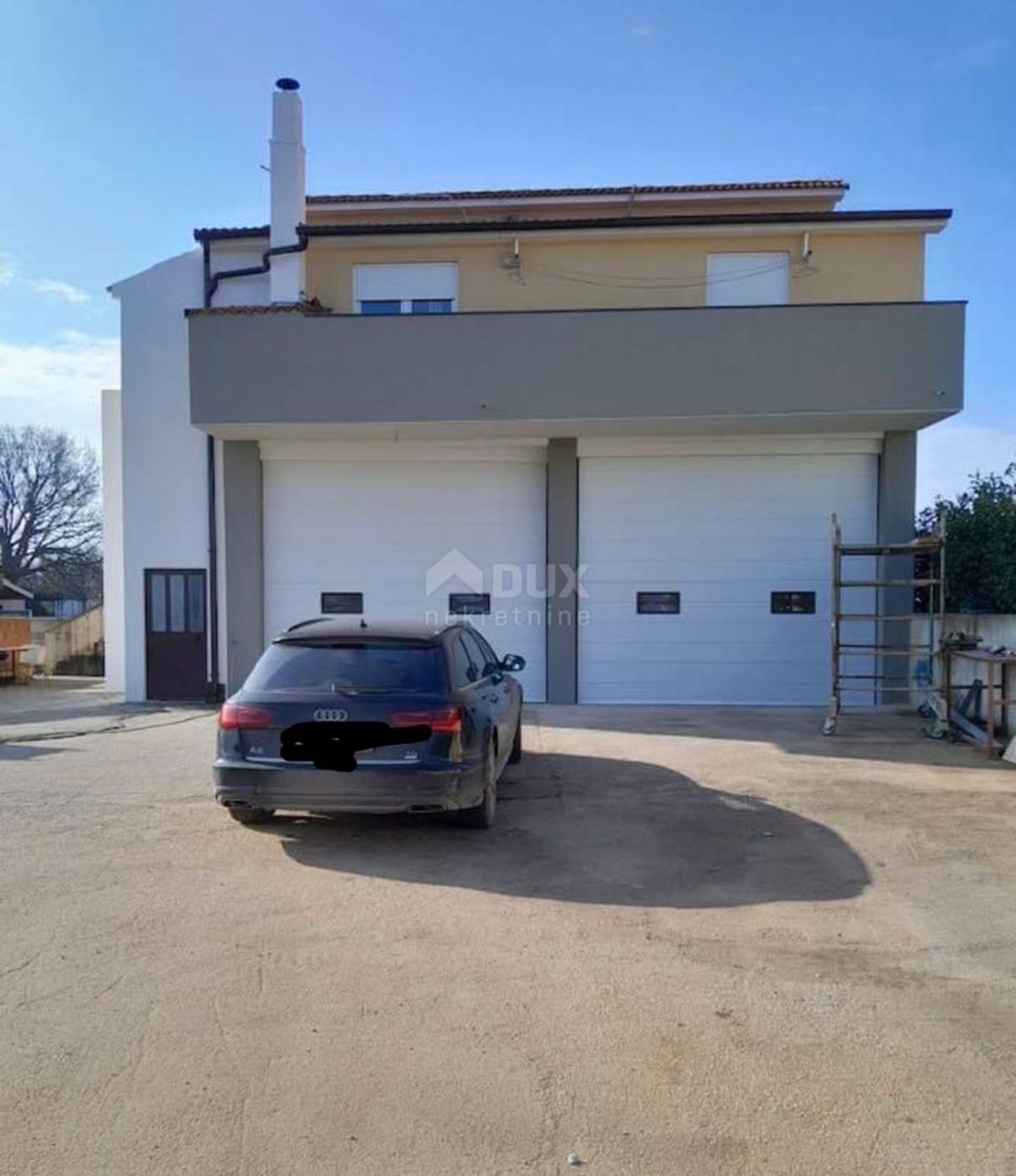 ISTRIA, ŠIŠAN - Casa con due appartamenti e garage!