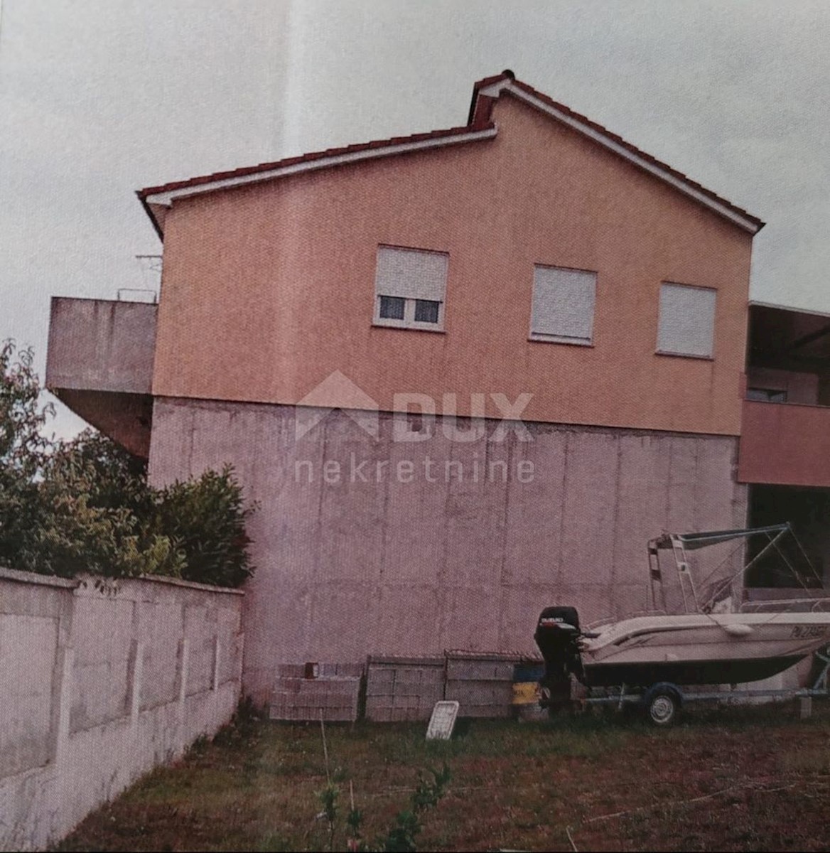 ISTRIA, ŠIŠAN - Casa con due appartamenti e garage!