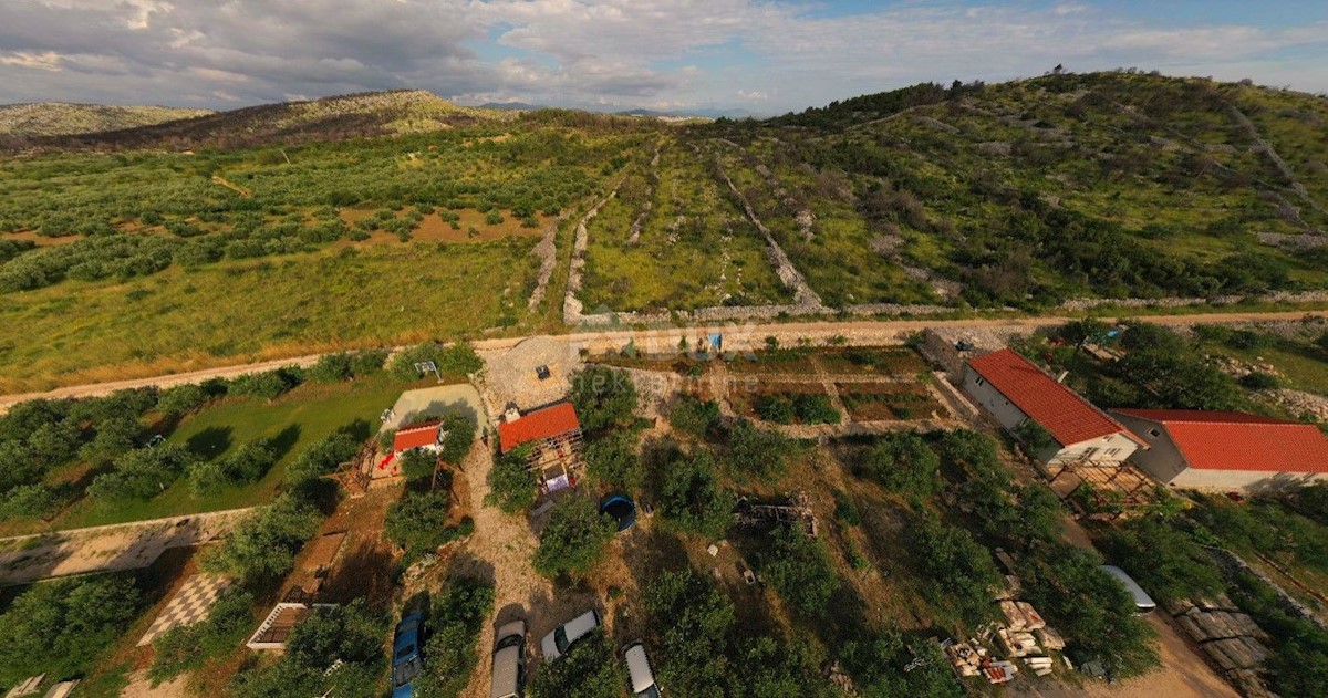 Terreno Raslina, Šibenik - Okolica, 28.748m2