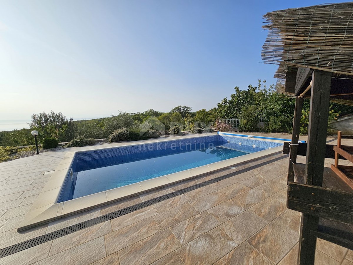 KOSTRENA - Villa con piscina in stile balneare