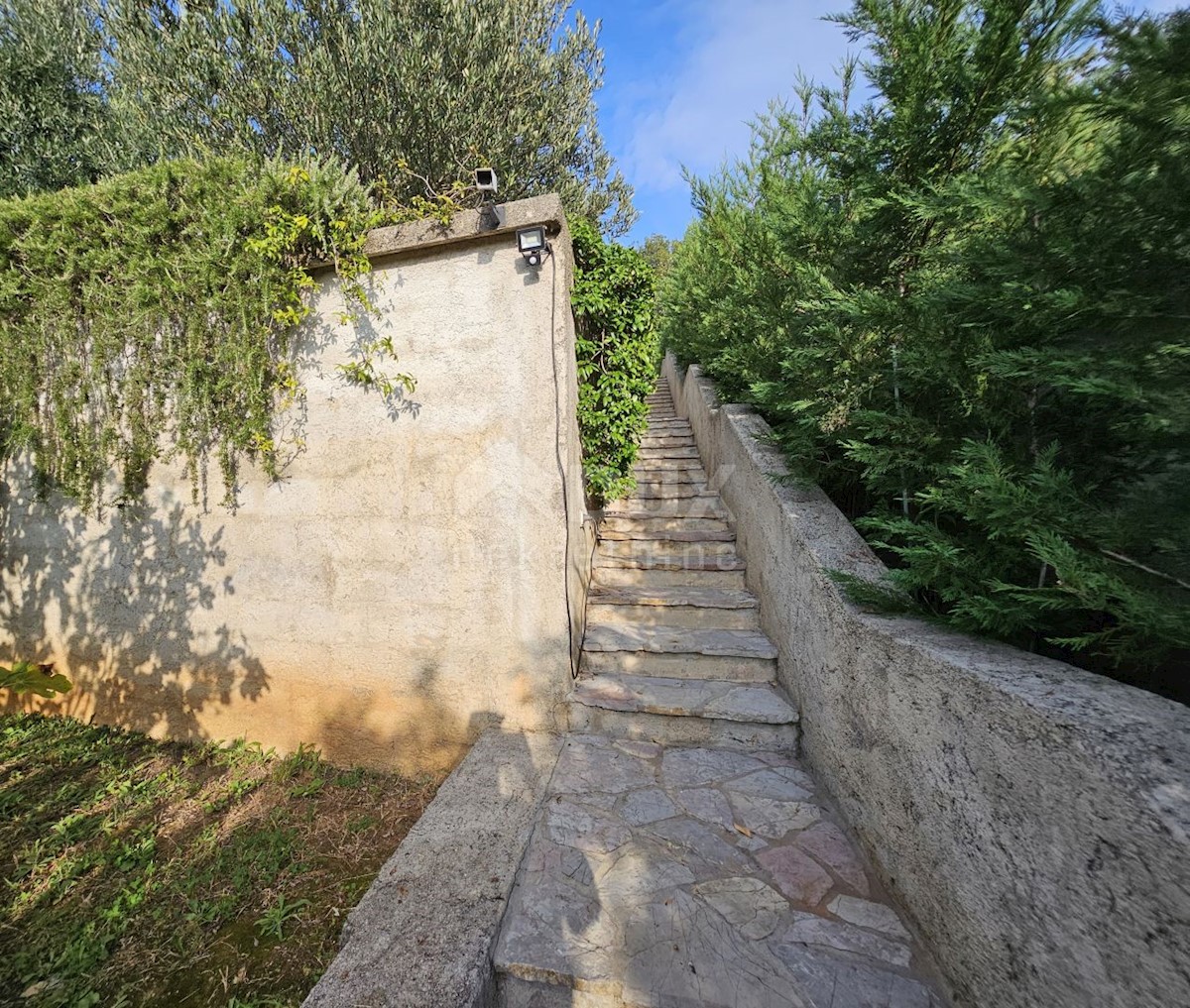 KOSTRENA - Villa con piscina in stile balneare