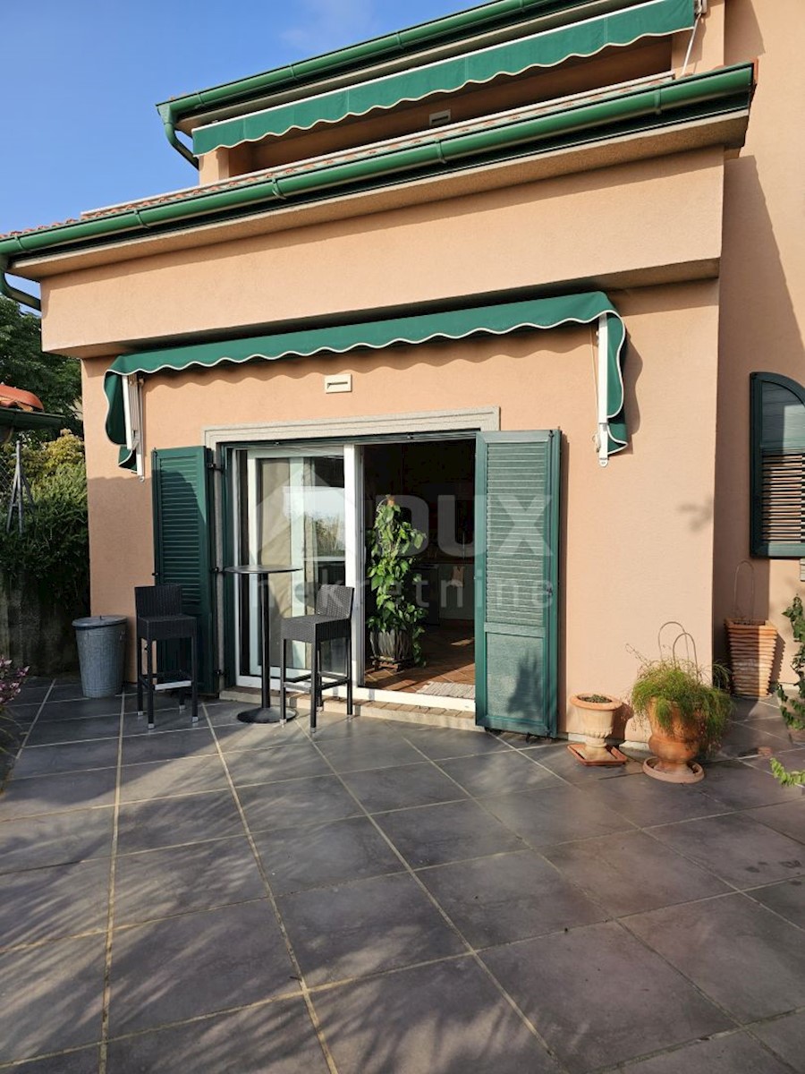 KOSTRENA - Villa con piscina in stile balneare