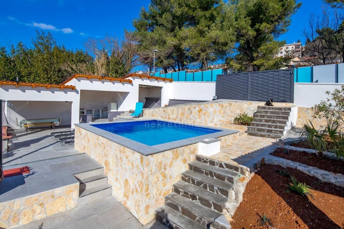 RIJEKA, KANTRIDA - casa con piscina vicino al mare