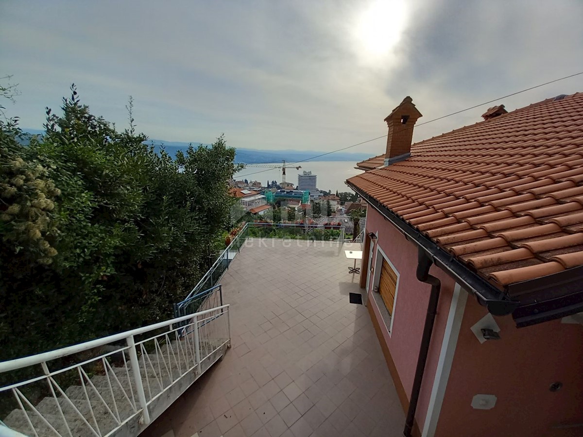 OPATIJA, CENTRO - Casa indipendente in una posizione tranquilla con una bellissima vista