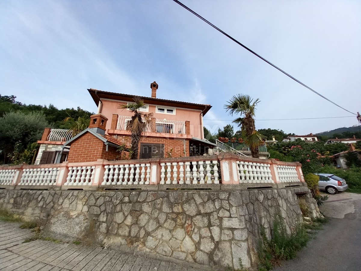 OPATIJA, CENTRO - Casa indipendente in una posizione tranquilla con una bellissima vista